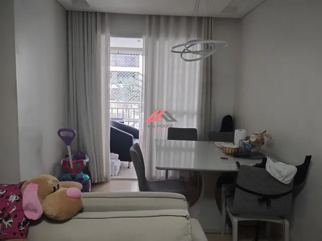 Imagem: O apartamento possui 2 Dormitórios, 1 Suíte, 2 Banheiros,