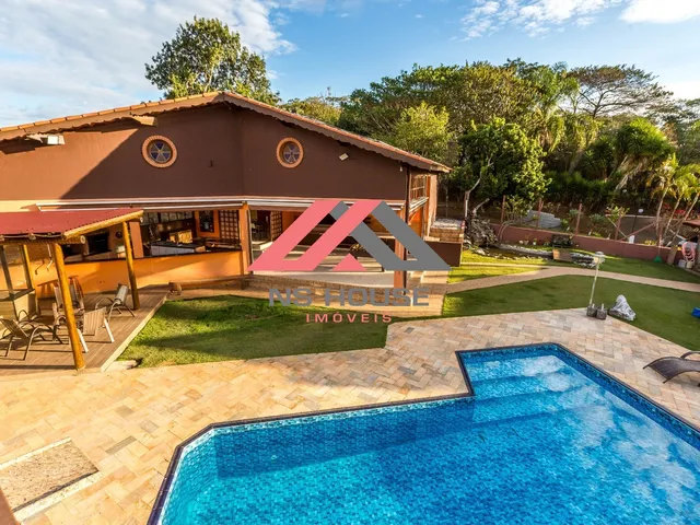 Imagem: A casa possui 6 Dormitórios, 4 Suítes, 4 Banheiros, 4