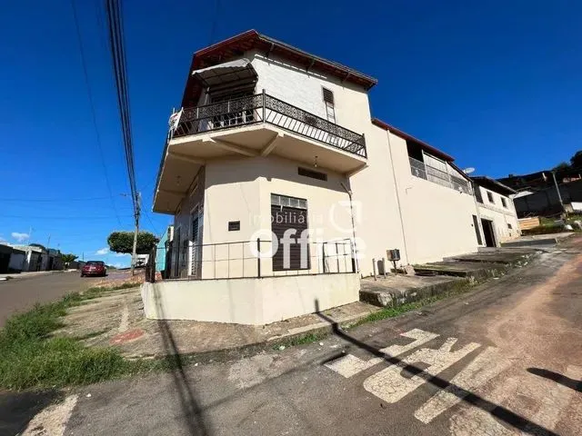 Imagem: Sobrado com 5 Dormitórios À Venda, 402