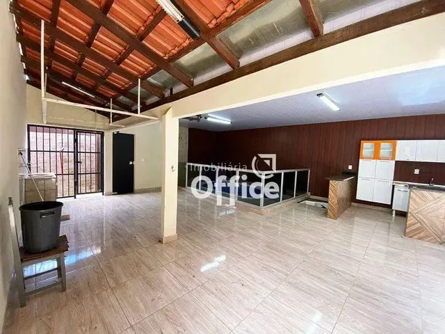 Imagem 2: Casa com 3 Dormitórios À Venda, 220 M² por R$ 440.000,00 - Frei Eustáquio