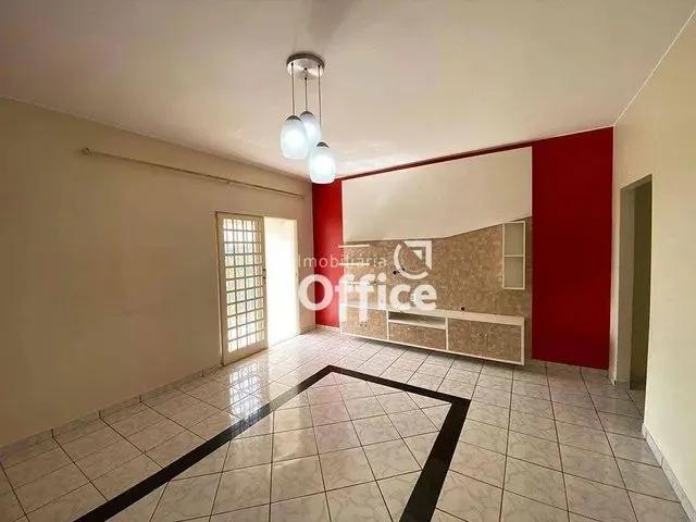 Imagem 5: Casa com 3 Dormitórios À Venda, 220 M² por R$ 440.000,00 - Frei Eustáquio