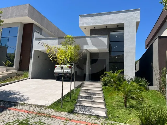 Imagem: Linda Casa Térrea no Alphaville com 3 Dormitórios