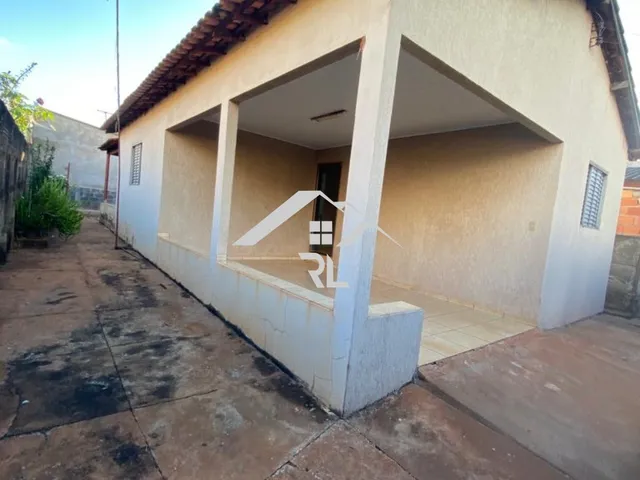 Imagem: A casa possui 2 Dormitórios, 1 Banheiro e está localizado