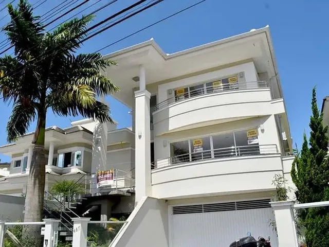 Imagem: Casa de 4 Quartos para Alugar no Bairro