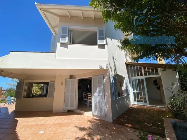 Imagem 10: Imóvel no Village Garopaba: Casa com 4 Quartos, 1 Suíte, 2 Salas e 5 Vagas de Garagem, a 2Km da Praia Central