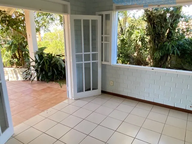Imagem 5: Imóvel no Village Garopaba: Casa com 4 Quartos, 1 Suíte, 2 Salas e 5 Vagas de Garagem, a 2Km da Praia Central