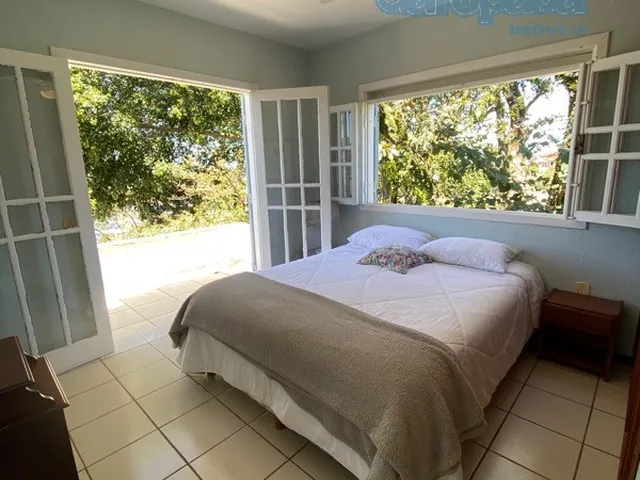 Imagem 3: Imóvel no Village Garopaba: Casa com 4 Quartos, 1 Suíte, 2 Salas e 5 Vagas de Garagem, a 2Km da Praia Central