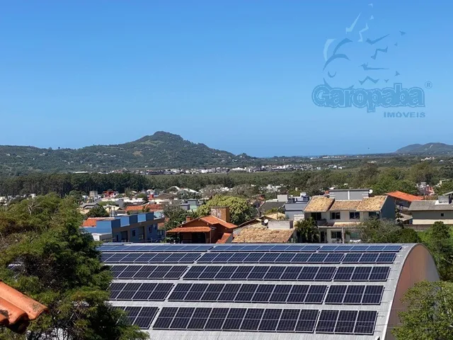 Imagem 4: Imóvel no Village Garopaba: Casa com 4 Quartos, 1 Suíte, 2 Salas e 5 Vagas de Garagem, a 2Km da Praia Central