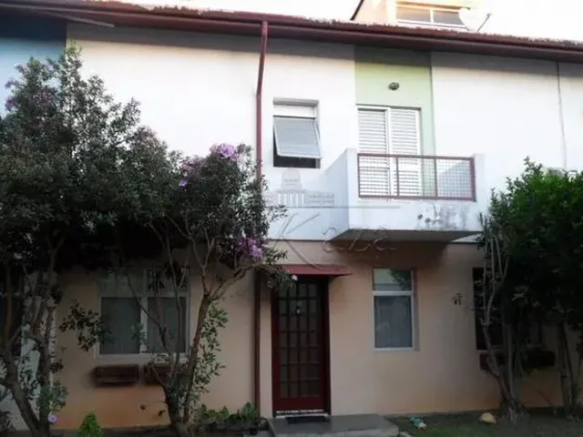 Imagem: A casa em condomínio possui 3 Dormitórios, 3 Banheiros, 2