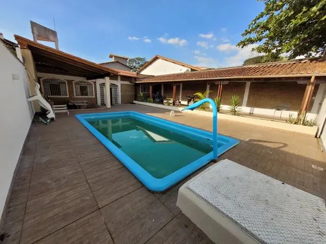 Imagem: Casa para Aluguel com 4 Quartos em Alvorada
