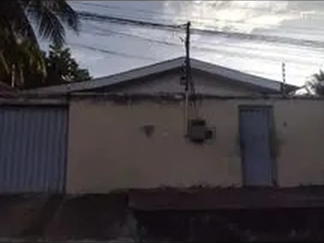 Imagem: A casa possui 5 Dormitórios, 2 Suítes, 3 Banheiros, 3