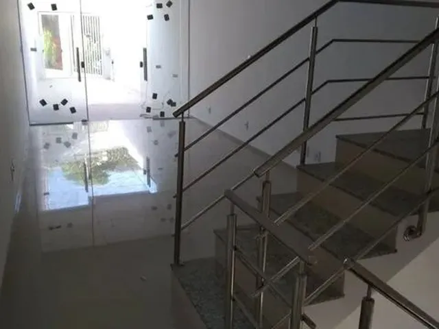 Imagem: A casa possui 3 Dormitórios, 3 Banheiros, 2 Vagas na