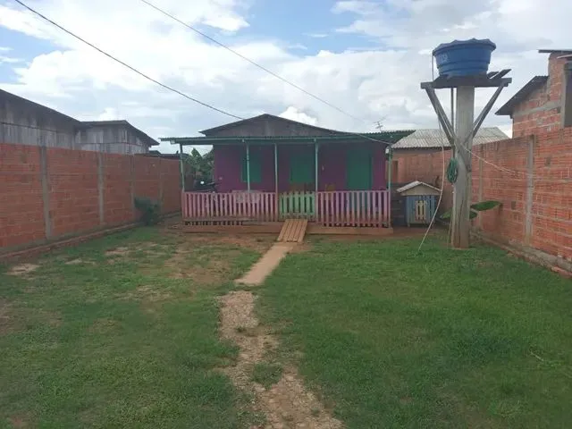 Imagem: A casa possui 2 Dormitórios, 1 Banheiro e está localizado