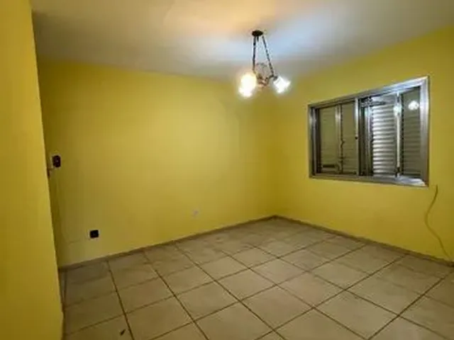 Imagem: O apartamento possui 2 Dormitórios, 1 Banheiro, 1 Vaga na