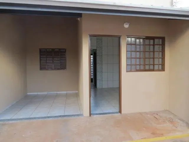 Imagem: Alugo Kitnet com 2 Quartos, Garagem Coberta