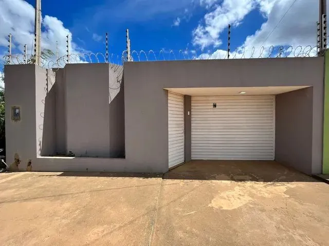 Imagem: A casa possui 3 Dormitórios, 1 Suíte, 2 Banheiros, 150m²