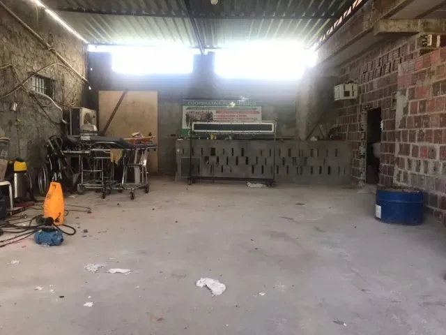 Imagem 2: Alugo Galpão.