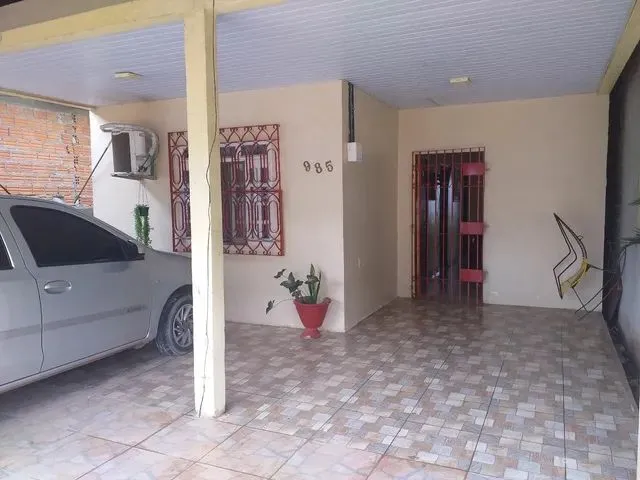 Imagem: A casa possui 2 Dormitórios, 1 Banheiro, 2 Vagas na