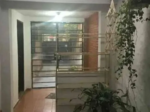 Imagem: A casa possui 2 Dormitórios, 1 Banheiro, 1 Vaga na