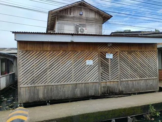 Imagem: A casa possui 3 Dormitórios, 1 Banheiro e está localizado