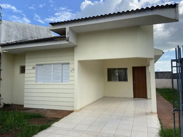 Imagem: A casa possui 3 Dormitórios, 2 Banheiros, 1 Vaga na