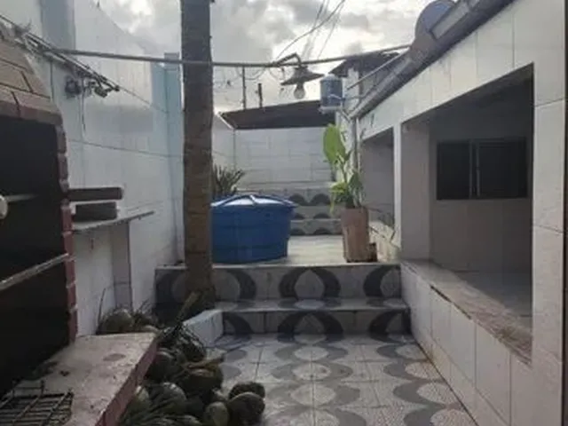Imagem: A casa possui 3 Dormitórios, 1 Suíte, 2 Banheiros e está