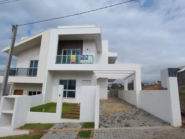 Imagem 1: Lindo Sobrado Recém Construído em Bairro Nobre de Pato Branco, com Acabamento de Alto