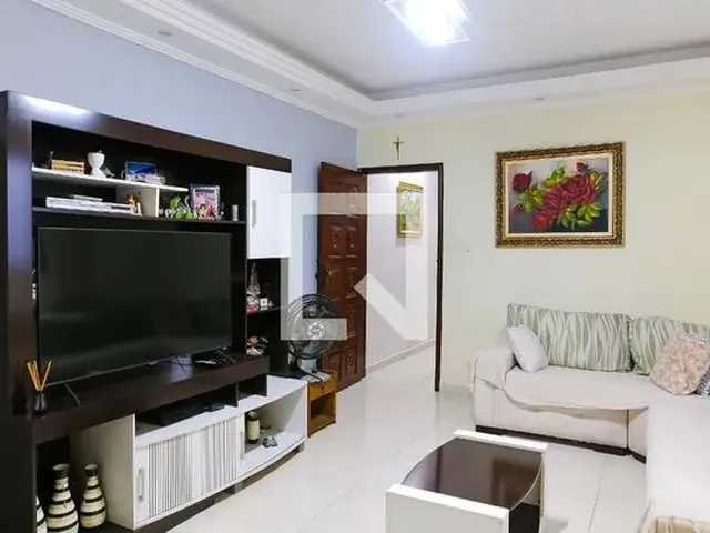 Imagem: A casa possui 3 Dormitórios, 3 Banheiros, 2 Vagas na