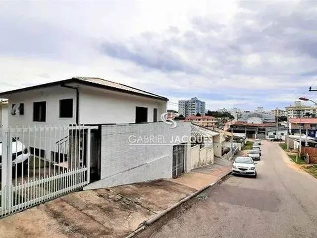 Imagem: Casa com 6 Dormitórios À Venda Sendo 01
