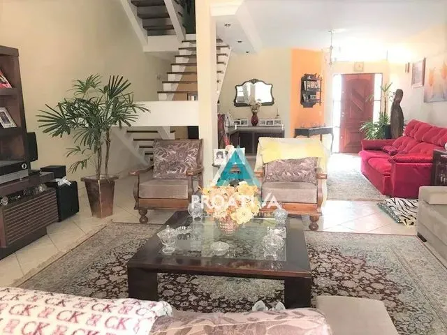 Imagem: Sobrado com 3 Dormitórios À Venda, 291
