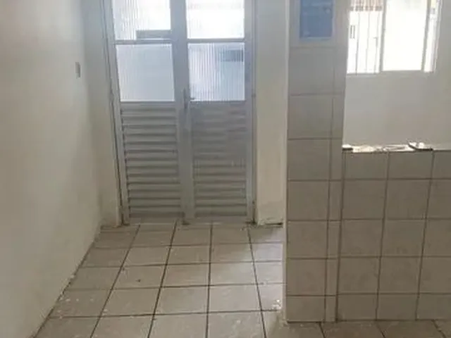 Imagem: A casa possui 2 Dormitórios, 2 Banheiros e está