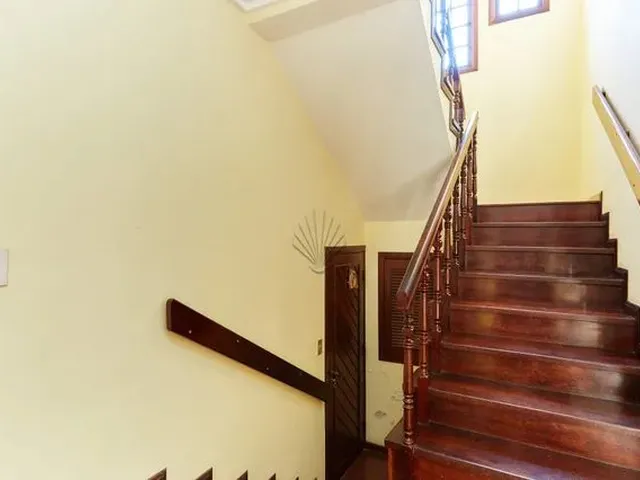 Imagem 8: Bela Residência com Espaços Amplos, Perfeito para Quem Procura Conforto e Privacidade