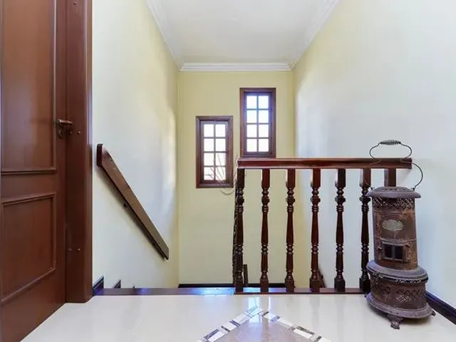 Imagem 10: Bela Residência com Espaços Amplos, Perfeito para Quem Procura Conforto e Privacidade