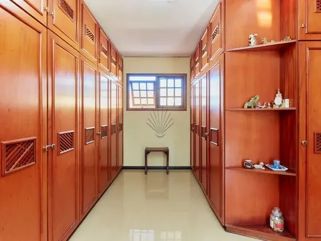 Imagem 16: Bela Residência com Espaços Amplos, Perfeito para Quem Procura Conforto e Privacidade