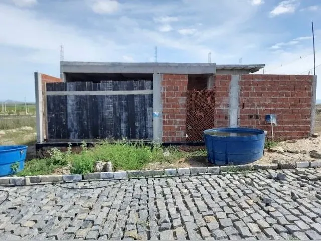 Imagem: Terreno com Obra Iniciada