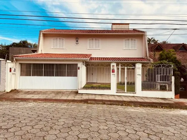 Imagem: Casa de 4 Quartos para Alugar no Bairro
