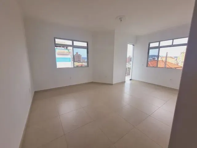 Imagem: Casa de 4 Quartos para Alugar no Bairro