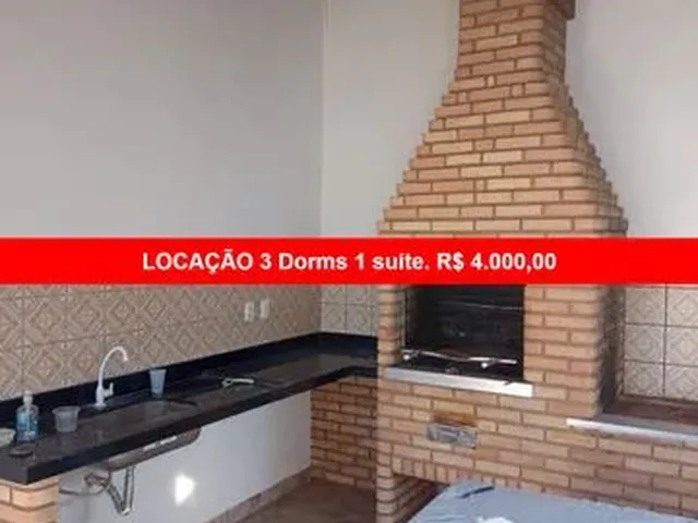 Imagem: A casa possui 3 Dormitórios, 3 Banheiros, 4 Vagas na