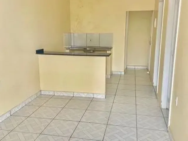 Imagem: O apartamento possui 2 Dormitórios, 1 Banheiro, 1 Vaga na