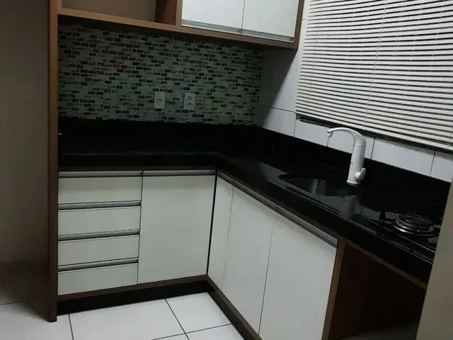 Imagem: O apartamento possui 2 Dormitórios, 1 Banheiro, 1 Vaga na