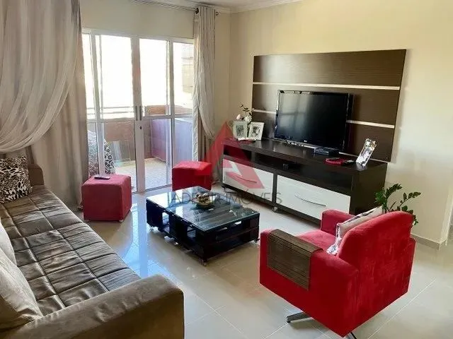 Imagem: O apartamento possui 3 Dormitórios, 2 Banheiros, Acomodam