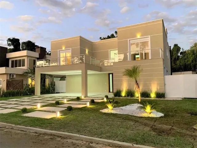 Imagem: A casa em condomínio possui 4 Dormitórios, 4 Suítes, 3