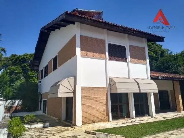 Imagem: A casa em condomínio possui 4 Dormitórios, 2 Suítes, 5