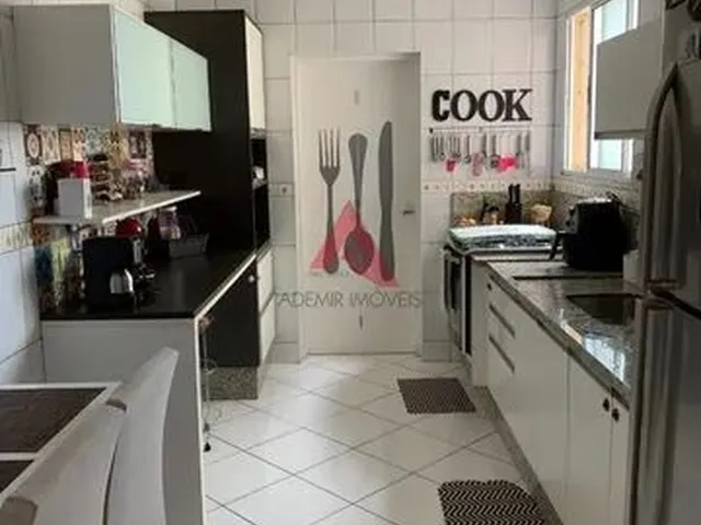 Imagem: O apartamento possui 3 Dormitórios, 1 Suíte, 1 Banheiro,