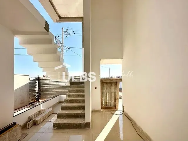 Imagem: A casa possui 3 Dormitórios, 3 Suítes, 4 Banheiros, 4