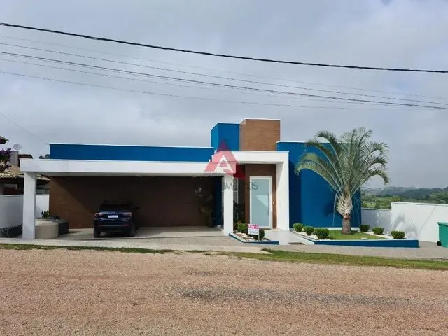 Imagem: A casa em condomínio possui 5 Dormitórios, 5 Banheiros, 3