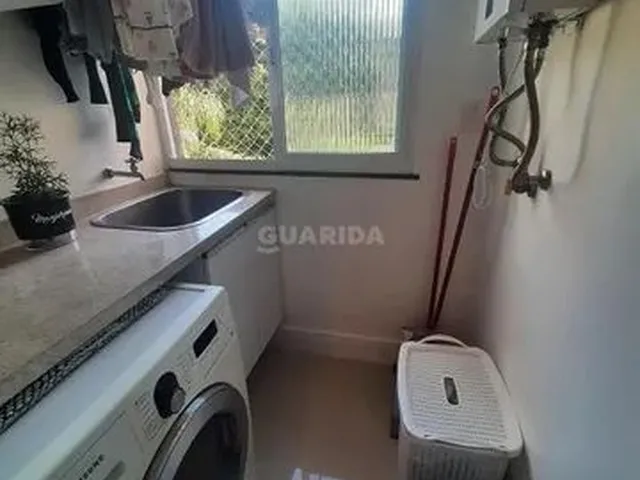 Imagem 11: Apartamento Mobiliado de 3 Dormitórios, Sendo 1 Suíte, no Bairro Cristal, com Vaga E