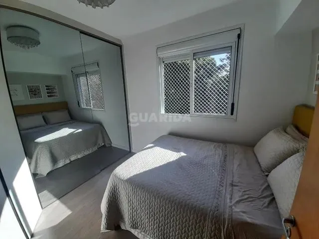 Imagem 12: Apartamento Mobiliado de 3 Dormitórios, Sendo 1 Suíte, no Bairro Cristal, com Vaga E