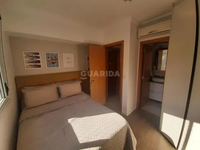 Imagem 13: Apartamento Mobiliado de 3 Dormitórios, Sendo 1 Suíte, no Bairro Cristal, com Vaga E