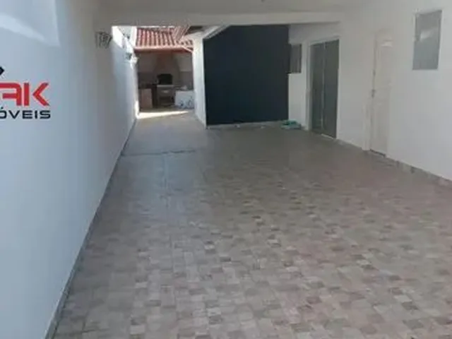 Imagem: A casa possui 3 Dormitórios, 1 Suíte, 3 Banheiros, 4